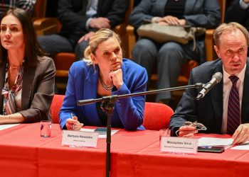 Gdańsk, 23.03.2026. Minister edukacji Barbara Nowacka (C), wojewoda pomorska Beata Rutkiewicz (L) i marszałek woj. pomorskiego Mieczysław Struk (P) na 21. posiedzeniu Pomorskiej Rady Oświatowej oraz prezentacji założeń Kompasu Jutra (Fot. PAP/Marcin Gadomski)