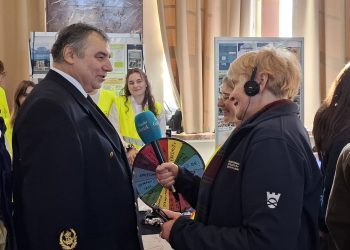 prof. dr hab. inż. kpt. ż.w. Adam Weintrit i Anna Rębas (fot. Radio Gdańsk)
