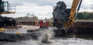 Prace nad dokończeniem toru wodnego na rzece Elbląg (fot. Urząd Morski w Gdyni)