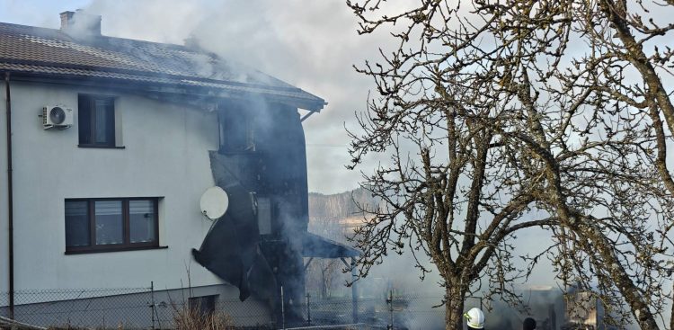 Pożar w Dobieszewie (fot. Krzysztof Uzar/PSP Słupsk)