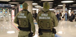 Funkcjonariusze z Zespołu Interwencji Specjalnych w Porcie Lotniczym Gdańsk (fot. MOSG)