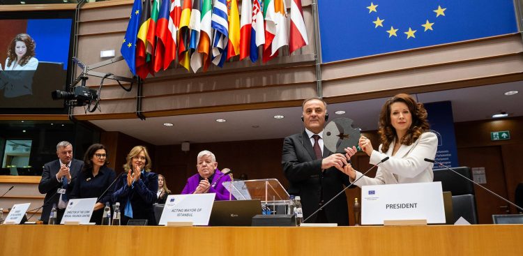 Wręczenie Nagrody im. Pawła Adamowicza. Nz. Nuri Aslan, pełniący obowiązki burmistrza Stambułu (fot. Przemysław Kozłowski/gdansk.pl)