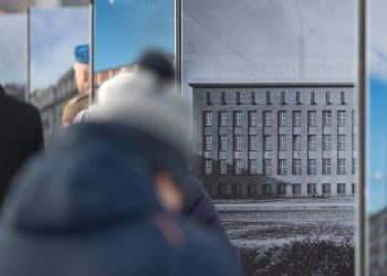 Wystawa „Gdynia wczoraj i dziś. Kadry z historii miasta i portu z perspektywy 100-lecia" (fot. Roman Jocher/IPN)