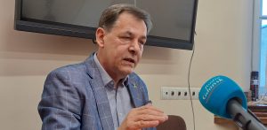 Burmistrz Chojnic Arseniusz Finster przekazał nowe informacje w sprawie planu budowy spalarni śmieci w Nowym Dworze (fot. Radio Gdańsk/Maria Sowisło)