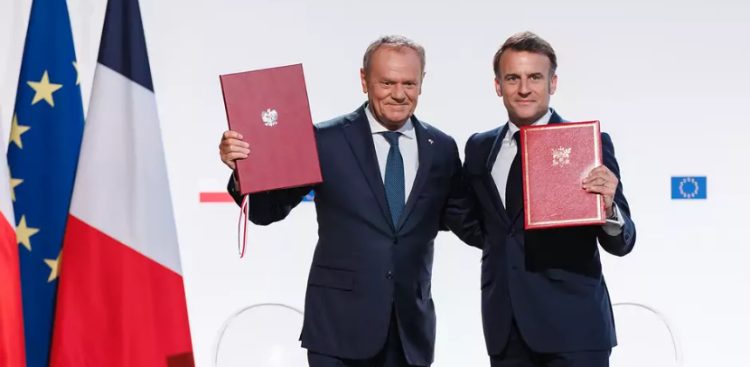 Prezydent Emmanuel Macron i premier Donald Tusk w Nancy po podpisaniu polsko-francuskiego Traktatu o wzmocnionej współpracy i przyjaźni (fot. Kancelaria Prezesa Rady Ministrów)