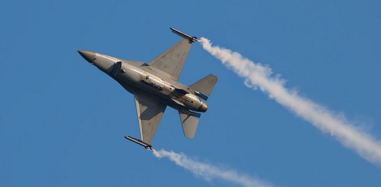 Myśliwiec f-16, zdjęcie ilustracyjne (fot. WIkimedia Commons/Łukasz Golowanow & Maciek Hypś, Konflikty.pl)