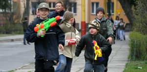 Zdjęcia archiwalne. Śmigus dyngus w Świnoujściu (fot. Artur Kubasik / KFP)