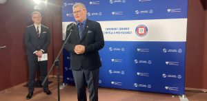 Dr Paweł Grzesiowski podczas konferencji antynikotynowej w Gdańsku, 16.04.2026 r. (fot. Radio Gdańsk/Tymon Nieśmiałek)