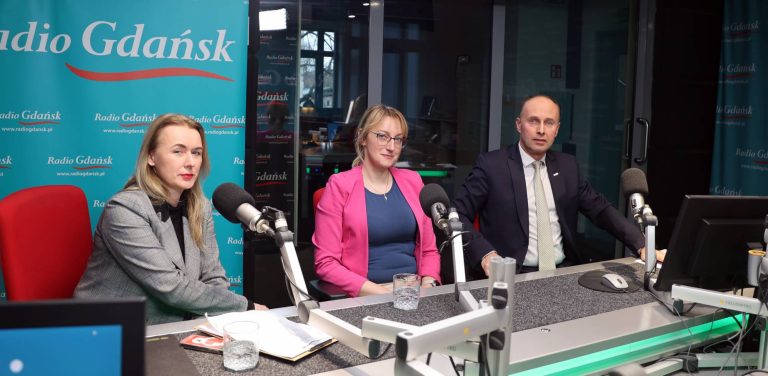Od lewej: Sylwia Mrozowska, Katarzyna Osiecka-Brzeska, Aleksander Mach (fot. Radio Gdańsk/Piotr Puchalski)