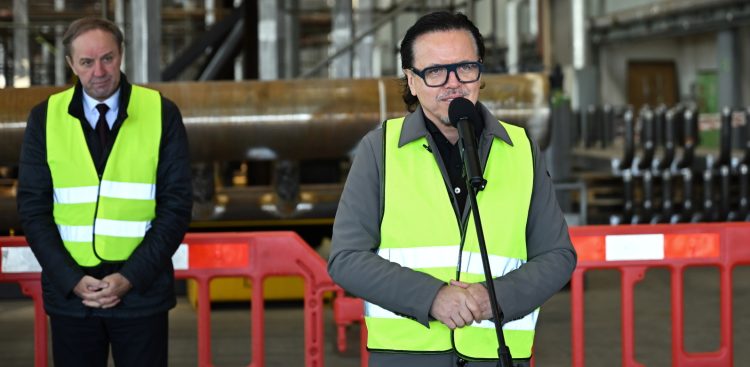 Minister aktywów państwowych Wojciech Balczun (P) i marszałek woj. pomorskiego Mieczysław Struk (L) (Fot. PAP/Adam Warżawa)