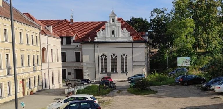 Zabytkowe witraże znajdują się w Kaplicy pw. Najświętszego Serca Pana Jezusa w Chojnicach, czyli w kompleksie budynków dawnego szpitala (fot. Radio Gdańsk/Maria Sowisło)