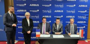 Podpisanie umowy pomiędzy firmami Airbus Defence and Space, Thales Alenia Space i Radmor. Gdańsk, 20.04.2026 r. (fot. Grupa WB)