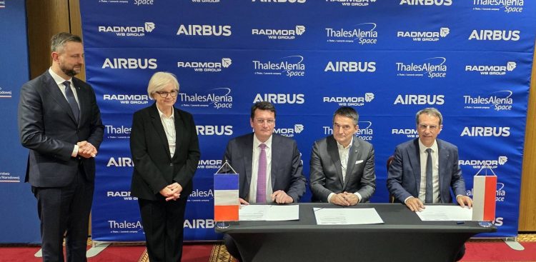 Podpisanie umowy pomiędzy firmami Airbus Defence and Space, Thales Alenia Space i Radmor. Gdańsk, 20.04.2026 r. (fot. Grupa WB)