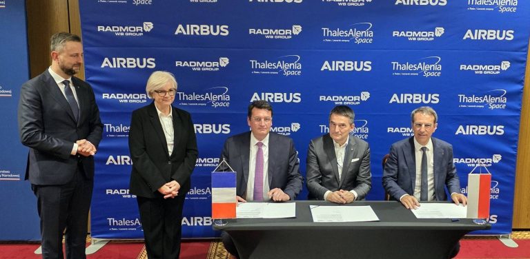 Podpisanie umowy pomiędzy firmami Airbus Defence and Space, Thales Alenia Space i Radmor. Gdańsk, 20.04.2026 r. (fot. Grupa WB)