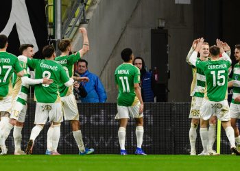 Gdañsk, 06.04.2026. Zawodnik Lechii Gdañsk Tomas Bobcek (3P) cieszy siê z bramki strzelonej podczas meczu 27. kolejki pi³karskiej Ekstraklasy z Koron¹ Kielce, 6 bm. (js) PAP/Marcin Gadomski