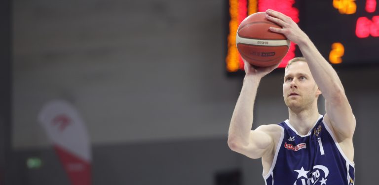 D¹browa Górnicza, 10.04.2026. Zawodnik AMW Arki Gdynia Jaros³aw Zyskowski podczas meczu Ekstraklasy koszykarzy z MKS D¹brow¹ Górnicz¹, 10 bm. (js) PAP/Art Service