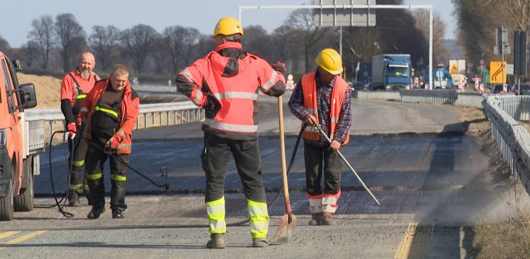 Prace wykończeniowe na trasie S6 (fot. Radio Gdańsk/Łukasz Kosik)