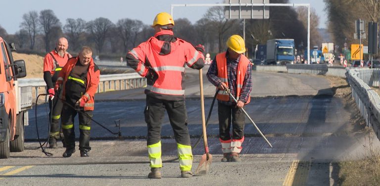 Prace wykończeniowe na trasie S6 (fot. Radio Gdańsk/Łukasz Kosik)