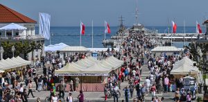 Tłumy w majówkę w Sopocie, zdjęcie archiwalne (fot. Jerzy Bartkowski / KFP)