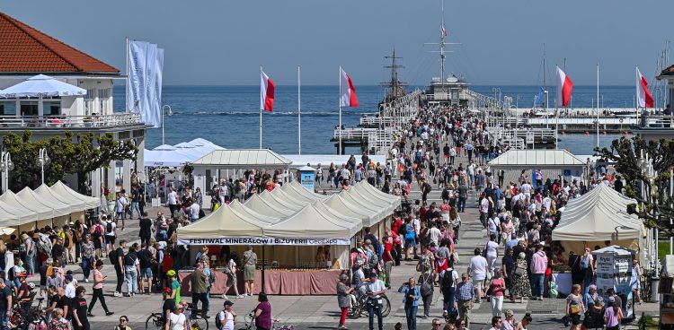 Tłumy w majówkę w Sopocie, zdjęcie archiwalne (fot. Jerzy Bartkowski / KFP)