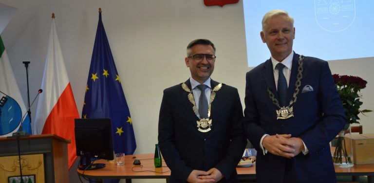 Na byłego burmistrza Czerska Przemysława Bieska-Talewskiego (na zdjęciu z prawej) doniósł obecnie urzędujący włodarz Daniel Szpręga (na zdjęciu z lewej) (fot. Radio Gdańsk/Maria Sowisło)