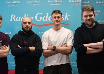 Przedstawiciele We-Metu Futsal Club Gmina Sierakowice (w środku). Fot. Radio Gdańsk