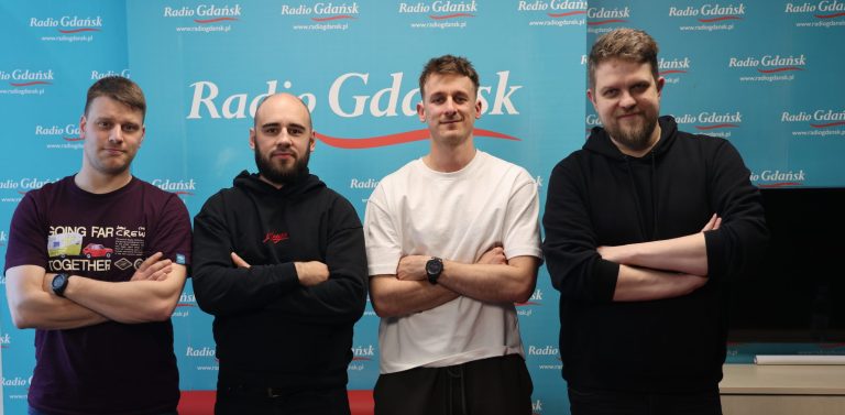 Przedstawiciele We-Metu Futsal Club Gmina Sierakowice (w środku). Fot. Radio Gdańsk