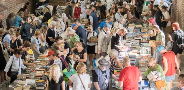 Kiermasz w Bibliotece Elbląskiej (fot. UM Elbląg)