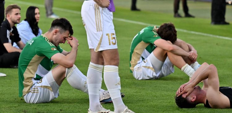 Piłkarze Lechii Gdańsk po meczu ostatniej kolejki piłkarskiej Ekstraklasy z Bruk-Bet Termaliką Nieciecza. Nieciecza, 23.05.2026 r. (fot. PAP/Piotr Polak)