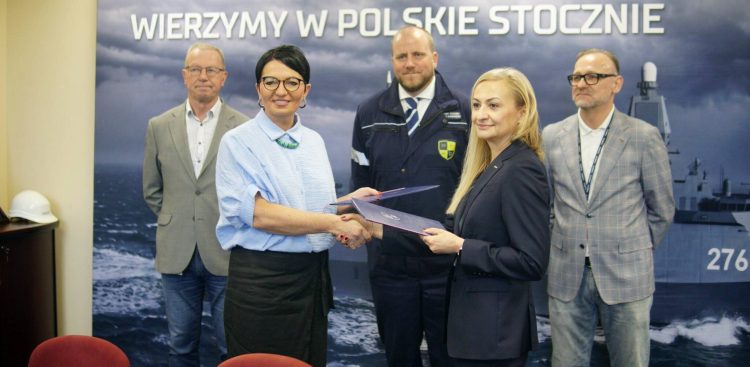 PGZ Stocznia Wojenna i Stocznia Remontowa Nauta podpisały w piątek umowę na budowę bloku rufowego fregaty „Burza” (fot. PGZSW)