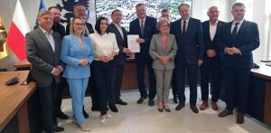 Podpisanie umowy na opracowanie dokumentacji obwodnicy Straszyna (fot. Radio Gdańsk/Mateusz Czerwiński)