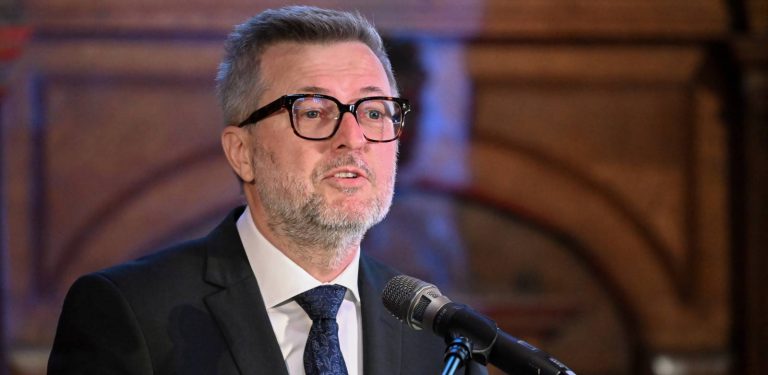 Przewodniczący jury Robert Kostro podczas 46. gali Konkursu na Wydarzenie Muzealne Roku Sybilla - edycja 2025 w Gdańsku (PAP/Andrzej Jackowski)
