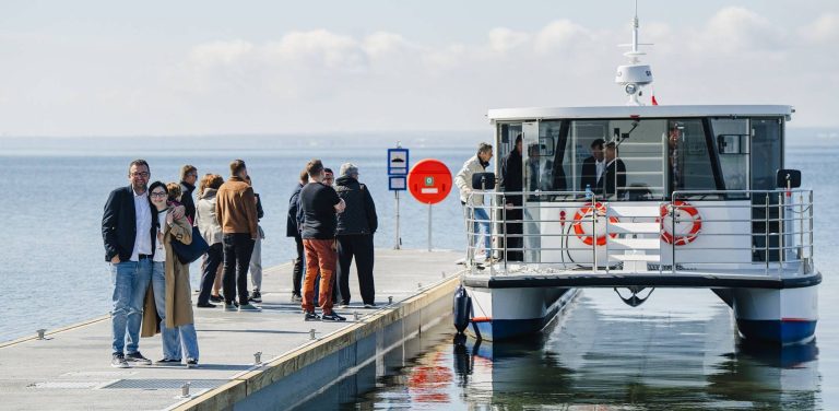Tramwaj wodny na linii Puck - Chałupy (fot. Konrad Kędzior / kakenski.pl - Film i Fotografia)