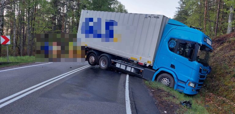 Wypadek na DK21 koło Bytowa (fot. KPP w Bytowie)