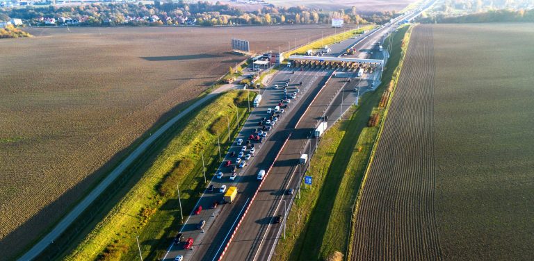 Bramki na autostradzie A1 w Rusocinie. 25.10.2024 r. (fot. Daniel Słoboda / KFP)