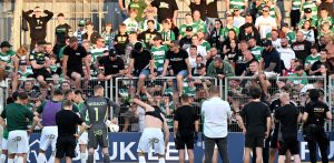 Nieciecza, 23.05.2026. Pi³karze i kibice Lechii Gdañsk po meczu ostatniej kolejki pi³karskiej Ekstraklasy z Bruk-Bet Termalik¹ Nieciecza, 23 bm. (gj) PAP/Piotr Polak