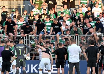 Nieciecza, 23.05.2026. Pi³karze i kibice Lechii Gdañsk po meczu ostatniej kolejki pi³karskiej Ekstraklasy z Bruk-Bet Termalik¹ Nieciecza, 23 bm. (gj) PAP/Piotr Polak
