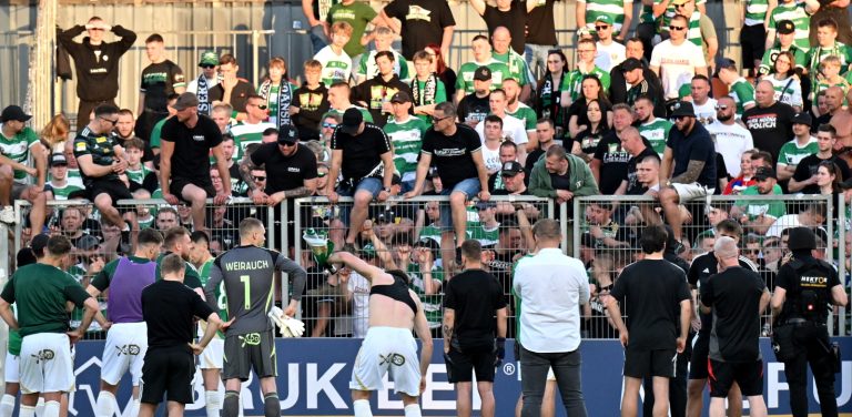Nieciecza, 23.05.2026. Pi³karze i kibice Lechii Gdañsk po meczu ostatniej kolejki pi³karskiej Ekstraklasy z Bruk-Bet Termalik¹ Nieciecza, 23 bm. (gj) PAP/Piotr Polak