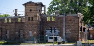 Stara zajezdnia tramwajowa w Oliwie przy skrzyżowaniu al. Grunwaldzkiej z ul. Pomorską (fot. Agencja KFP/Paweł Marcinko)
