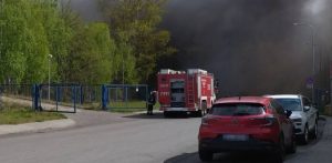 Pożar w firmie Port Service w Gdańsku, 08.05.2026 r. (fot. Facebook/Pomorskie998)