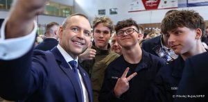 Wizyta prezydenta Karola Nawrockiego w IV LO w Gdańsku (fot. Mikołaj Bujak KPRP)