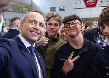 Wizyta prezydenta Karola Nawrockiego w IV LO w Gdańsku (fot. Mikołaj Bujak KPRP)