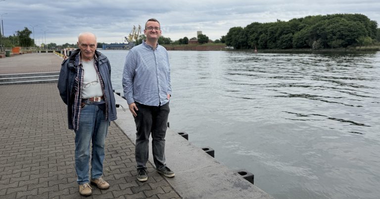 Feliks Bąk, pomysłodawca przywrócenia promu, i Radosław Sobolewski, radny dzielnicy Nowy Port (fot. Radio Gdańsk/Anna Kobryń)