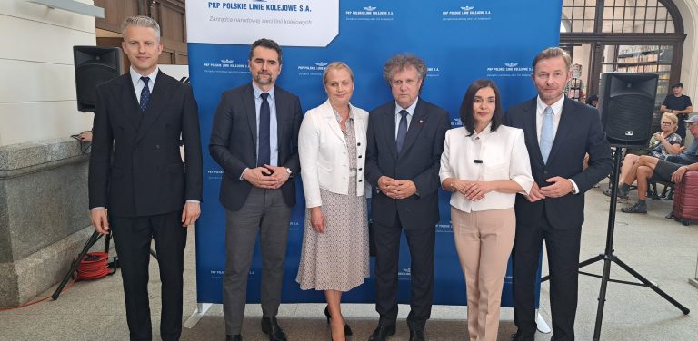 Na zdjęciu wiceminister infrastruktury Piotr Malepszak i wiceminister Arkadiusz Marchewka