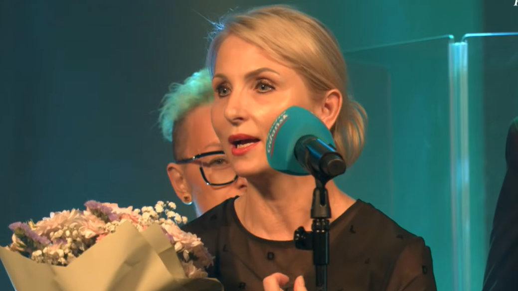 Basia Brinken ze statuetką - Bursztynowy Mikrofon