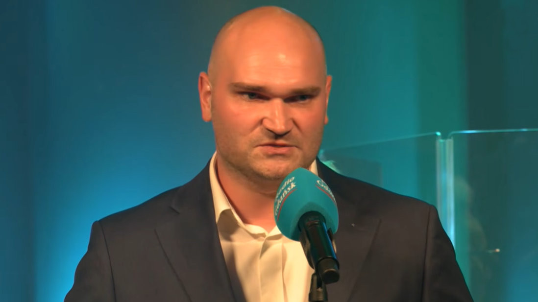 Dominik Lewicki z bursztynowym mikrofonem radia gdansk