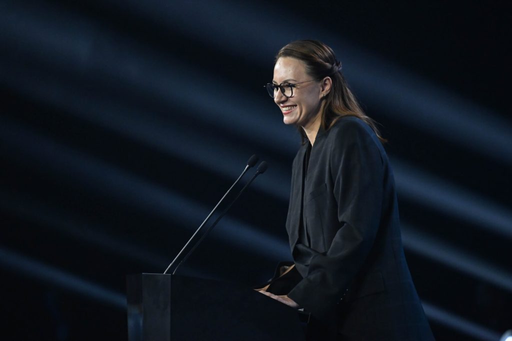 Premier Ukrainy Julia Swyrydenko przemawia podczas plenarnej sesji otwarcia w Europejskim Centrum Solidarności w Gdańsku