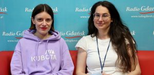 Monika Czajkowska i Agata Olszewska na tle ścianki Radia Gdańsk