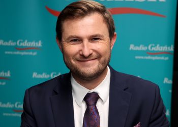 Piotr Grzelak w studiu Radia Gdańsk