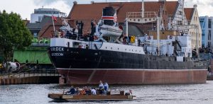 Statek SS Sołdek w 1985 roku zacumował przy Ołowiance, stając się statkiem-muzeum. Gdańsk, 20.06.2025 r. (fot. Anna Rezulak / KFP)